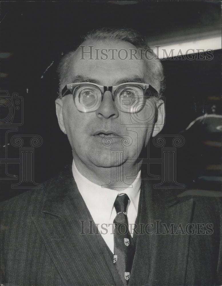 1967 Press Photo Mr. Henry Bowen-Davies.banker - Historic Images