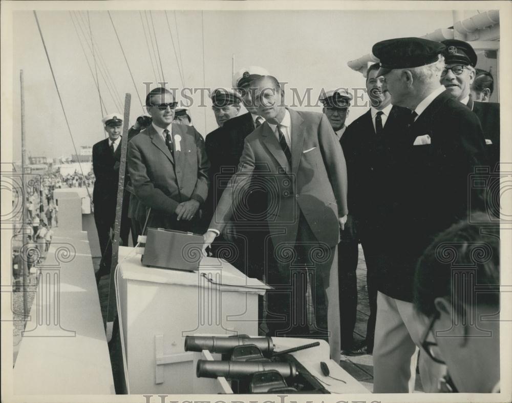 1969 Press Photo HRH the Duke of Edinburgh at Royal Albert Yacht Club - Historic Images