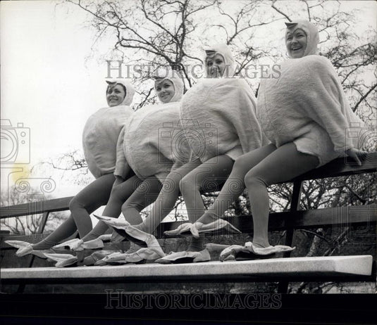 1966 Press Photo The Chicks on Egg Marketing Board Breakfast Parade - Historic Images
