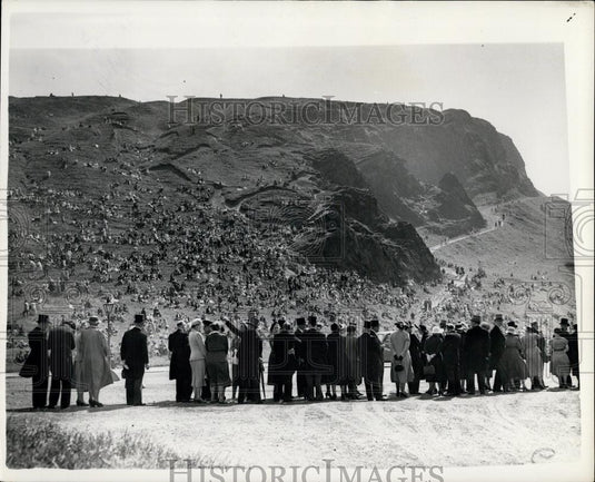 1953 Press Photo Garden Party at Holyrood House,Scotland with the Queen - Historic Images