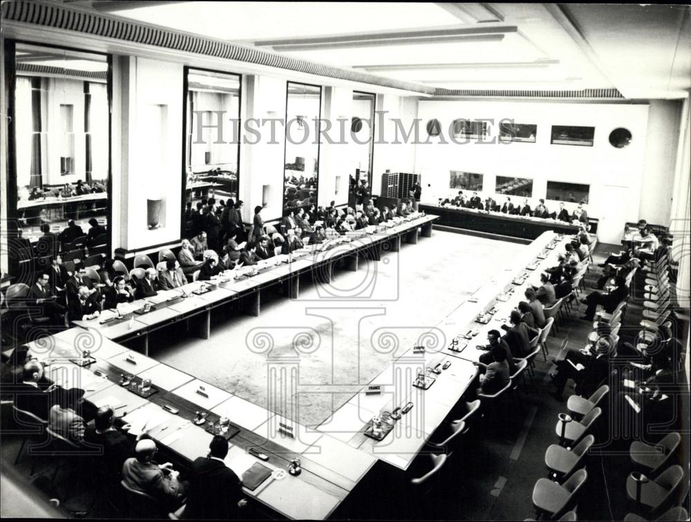 1974 Press Photo Opening Session Of Disarmament Conference In Geneva - Historic Images