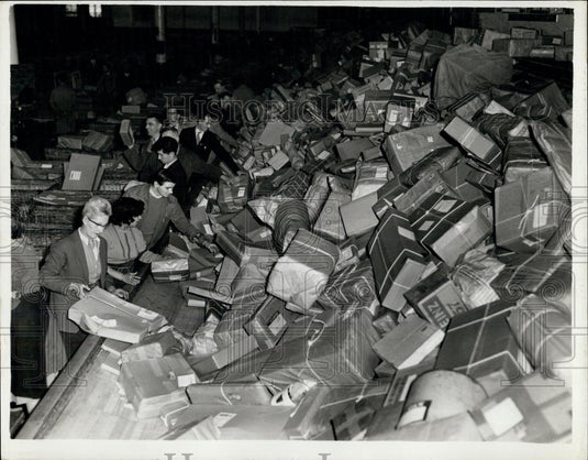 1962 Press Photo Soting area full of Postal parcels at Mt Pleasant - Historic Images