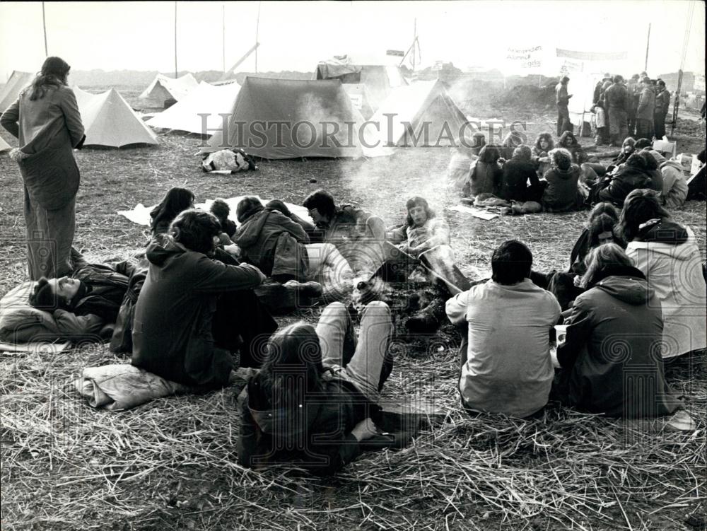 1975 Press Photo Protestors at Construction Site of Nuclear Power plant - Historic Images