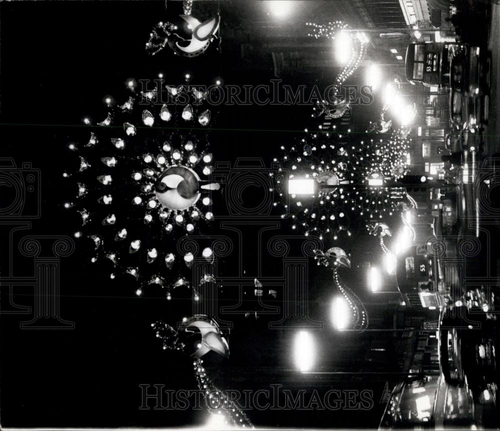 1969 Press Photo looking down Regents Street showing the Christmas lights - Historic Images