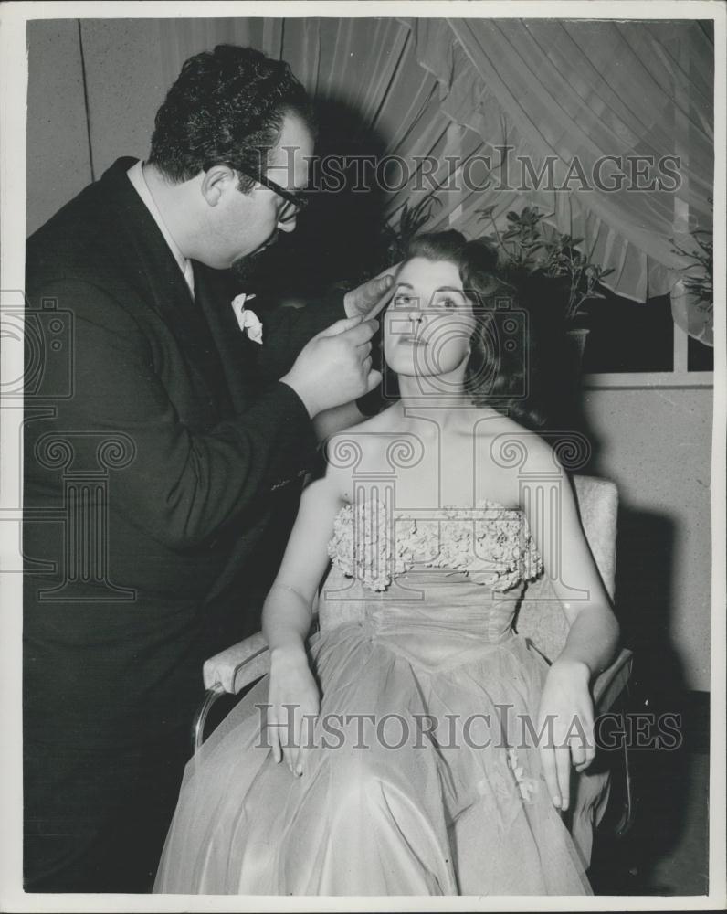 1953 Press Photo Audrey Hurst Quite Contrary - Historic Images