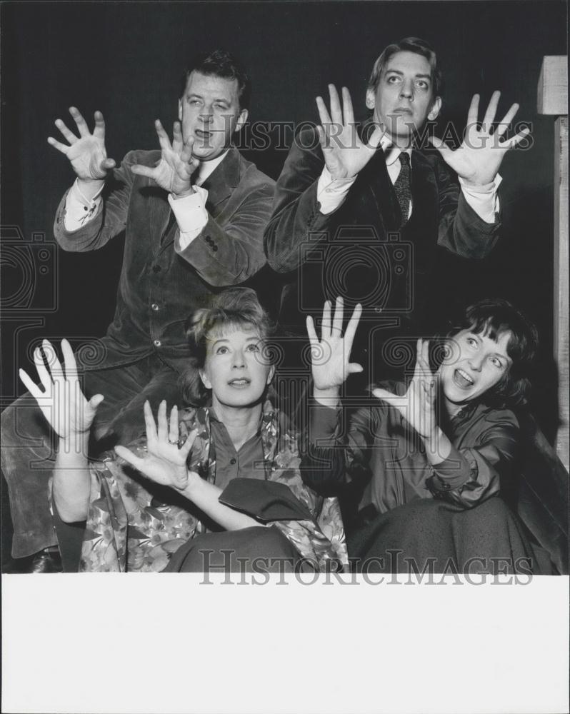 1964 Press Photo Bernard Braden and Barbara Kelly ,Betsy Blair,Donald Suterland - Historic Images