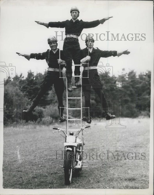 1957 Press Photo Rehearsing "The Ladder" - three men of the Army Mechanical Tran - Historic Images