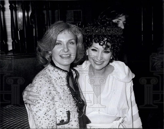 1974 Press Photo Actresses Joanne Woodward, &Valentina Cortese, - Historic Images