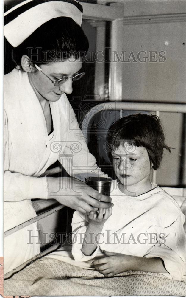 1937 Press Photo DOLERES TOWLE AND NURSE - Historic Images