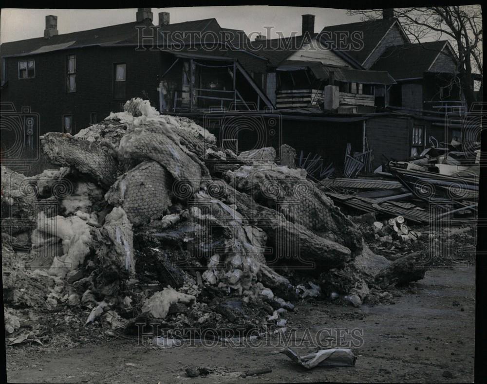 1964 Press Photo Dubois  Lafayette rubble spills - Historic Images