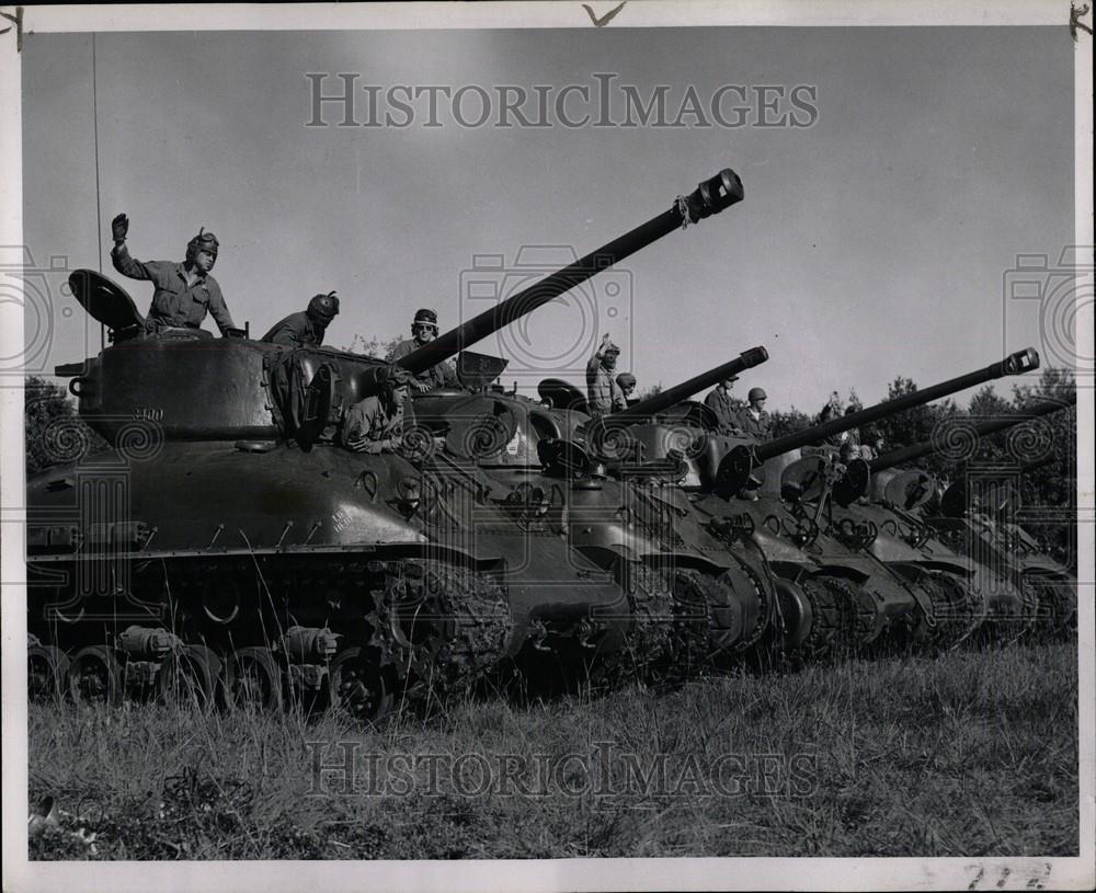 1949 Press Photo Big tanks Camp Grayling campaign - Historic Images