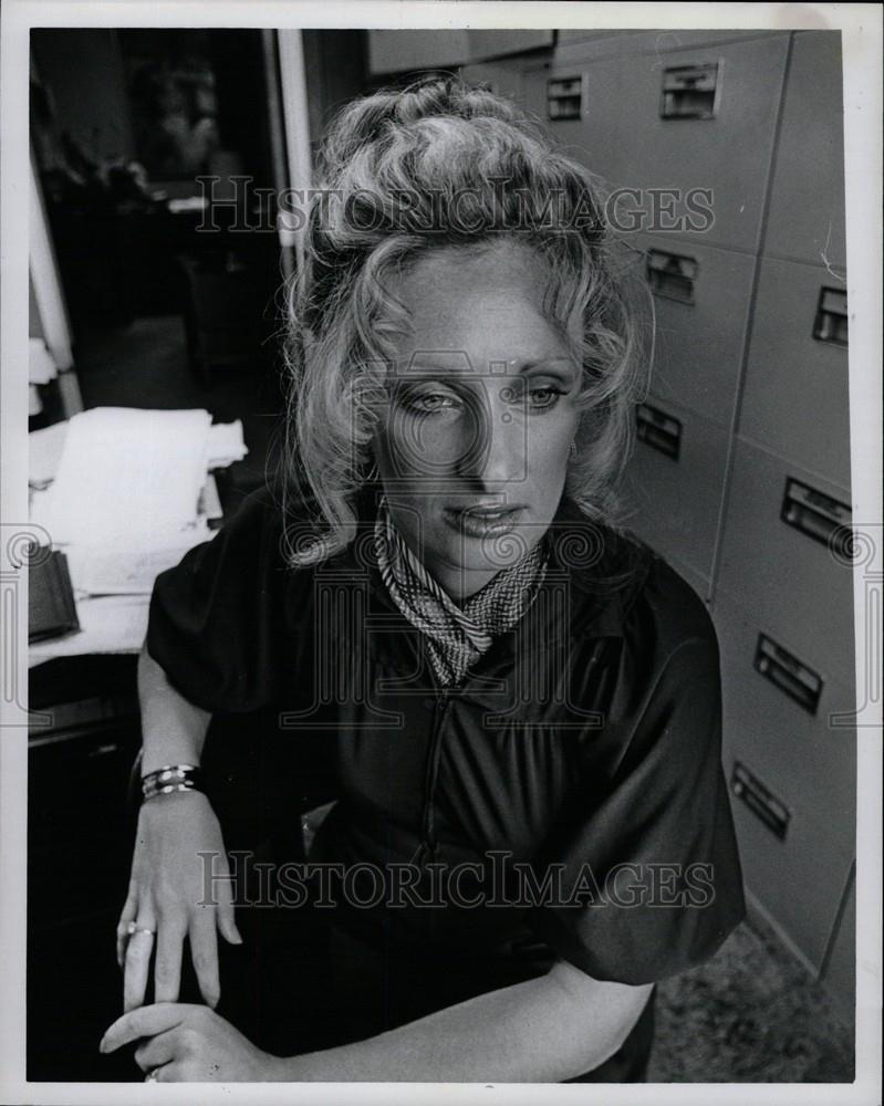 1977 Press Photo Roxanne Cloris Leachman look a like - Historic Images