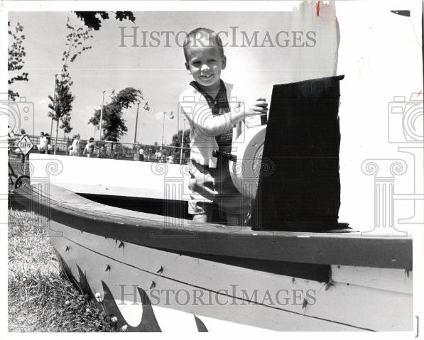 1961 Press Photo Tom Weatherup searching gold - Historic Images