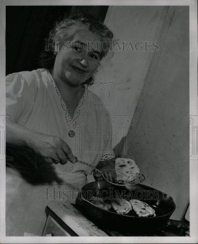 1949 Press Photo Josephine Ramirez Tortillas Institute - Historic Images