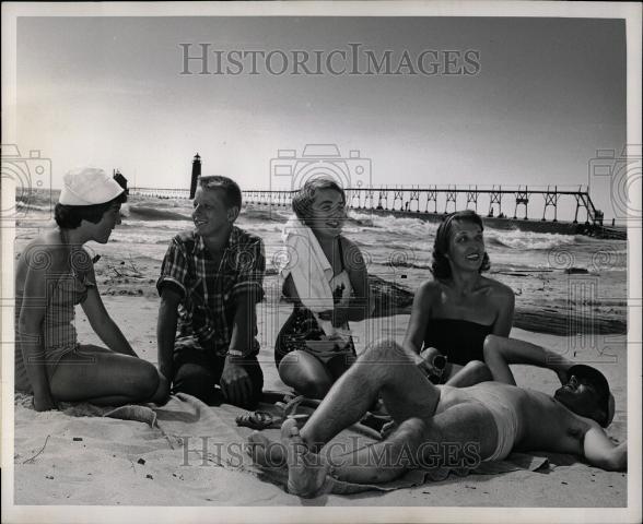 Press Photo Leroy Cox Grand Haven State Park - Historic Images