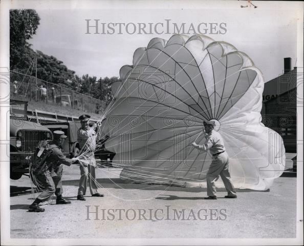 1961 Press Photo Parachut Michigan National Camp - Historic Images