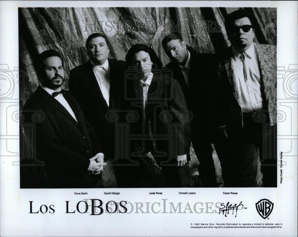 1992 Press Photo Los Lobos Chicano Rock Band Tex-Mex - Historic Images