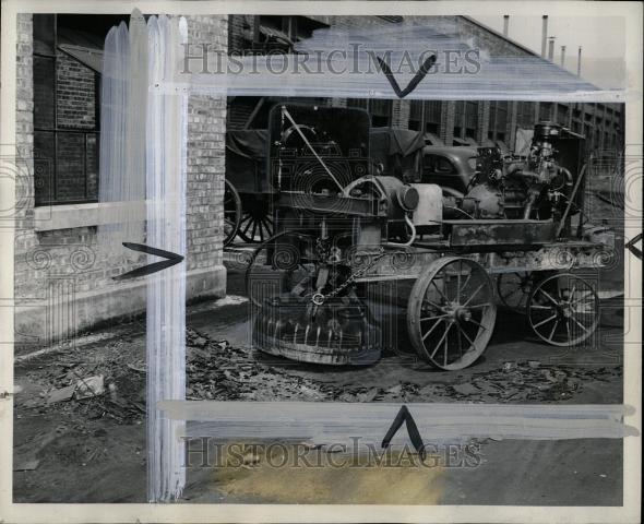 1942 Press Photo Magnet Car - Historic Images