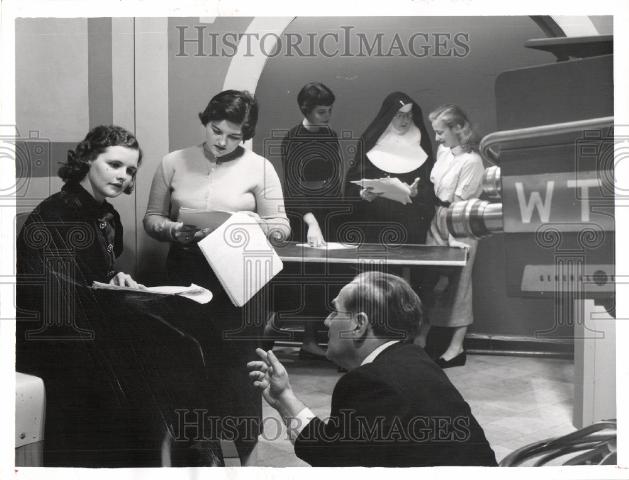 1956 Press Photo MERCY COLLEGE students - Historic Images