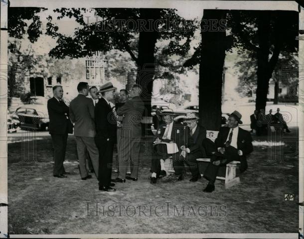 1944 Press Photo Michigan U.S.A Men Congregating - Historic Images