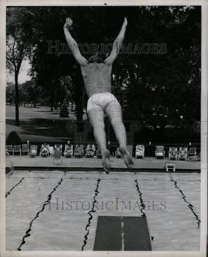 1960 Press Photo Bob Beattie Football Dives - Historic Images