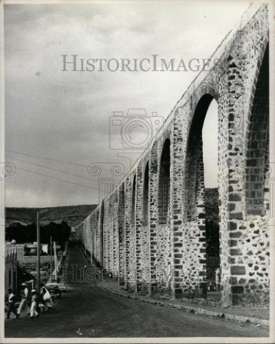 Press Photo Queretaro immense aqueduct - Historic Images