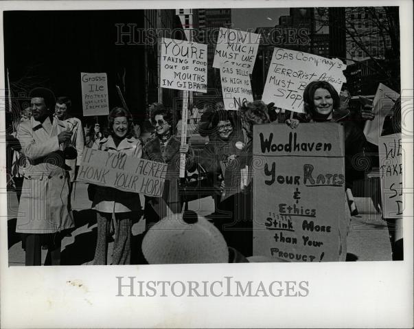 1976 Press Photo Protesting Residents Michigan Gas - Historic Images