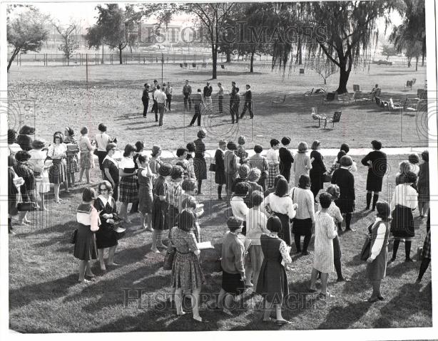 1965 Press Photo Mercy College full of Coeds. . Oh Boy! - Historic Images