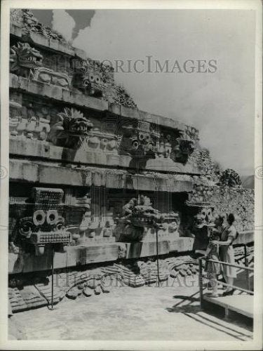 1941 Press Photo Plumed Serpent - Historic Images