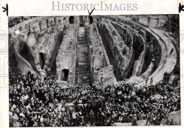 1949 Press Photo Worshipers gather Palatine Hill - Historic Images