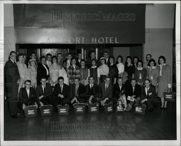 1960 Press Photo Michigan Chorale Willow Run Airport - Historic Images