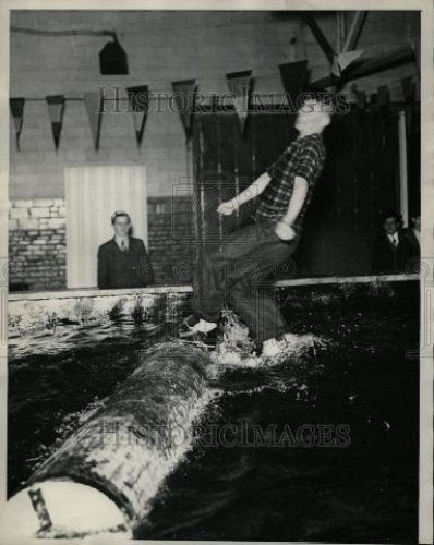 1938 Press Photo Log rolling log Detroit Exposition - Historic Images