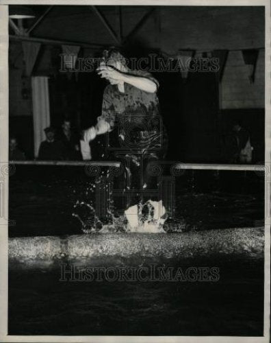 1938 Press Photo Log Rolling, Joe Conner - Historic Images