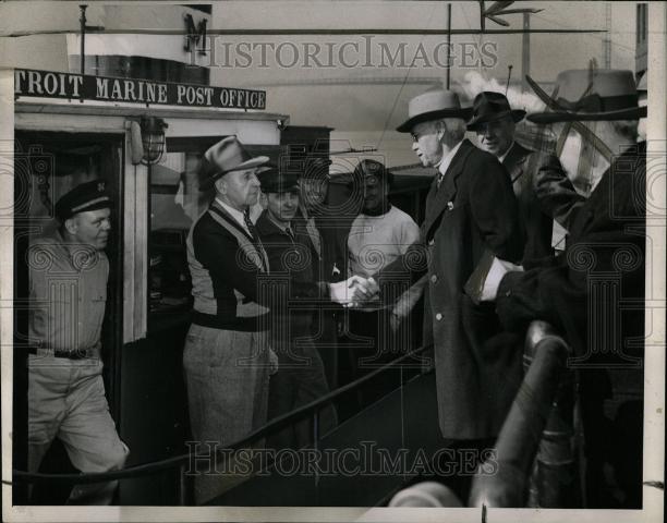 1944 Press Photo Huston Riggs Harbough Mailboat Mook - Historic Images