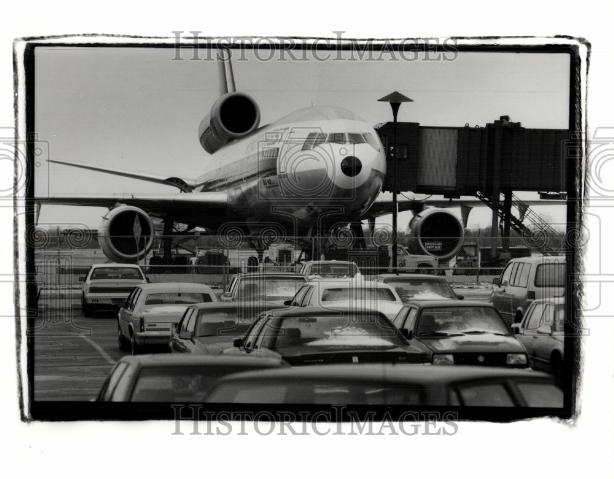 1989 Press Photo Metropolitan Airport Parking - Historic Images