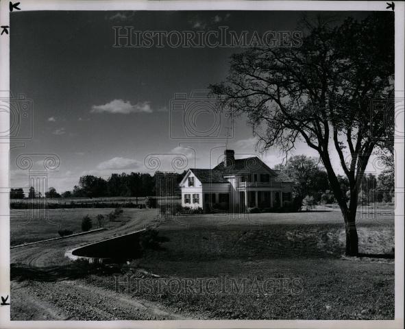 1951 Press Photo Farmhouse Vern Gardner Macon Michigan - Historic Images