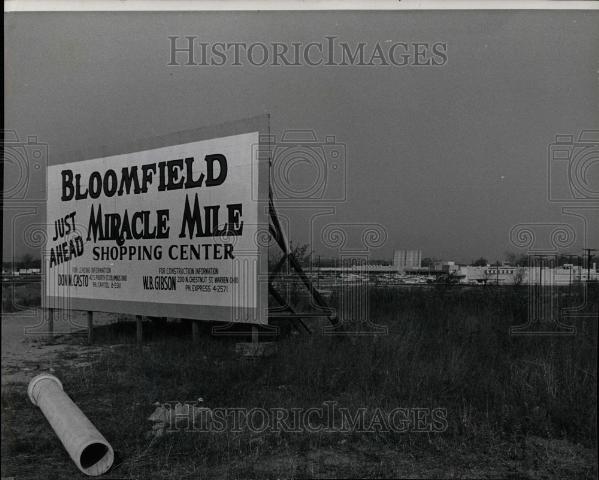 1983 Press Photo sign bloomfield shopping center - Historic Images