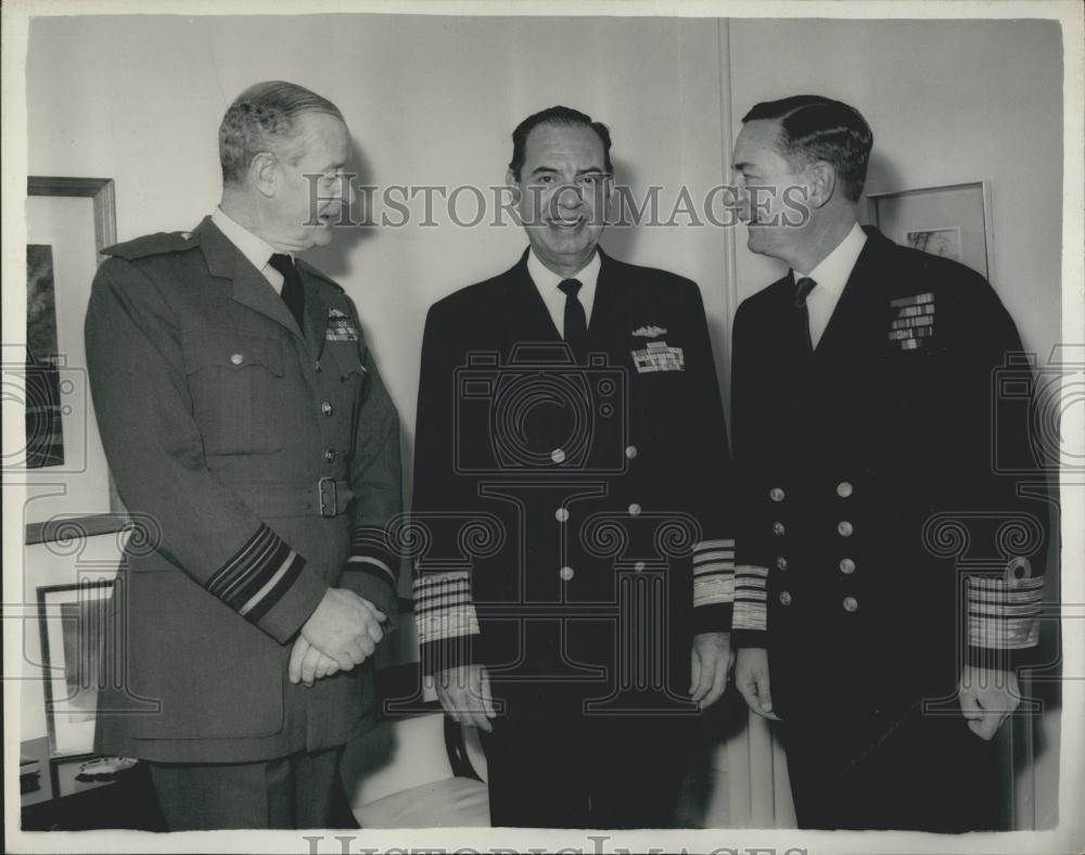 1963 Press Photo U.S. Admiral Robert Dennison visits East Atlantic HQ - Historic Images