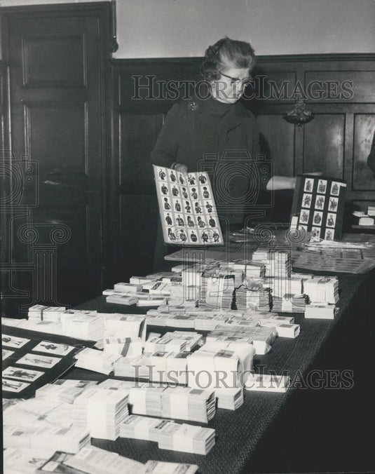 1969 Press Photo Collectible Cigarette Cards Up For Auction - Historic Images