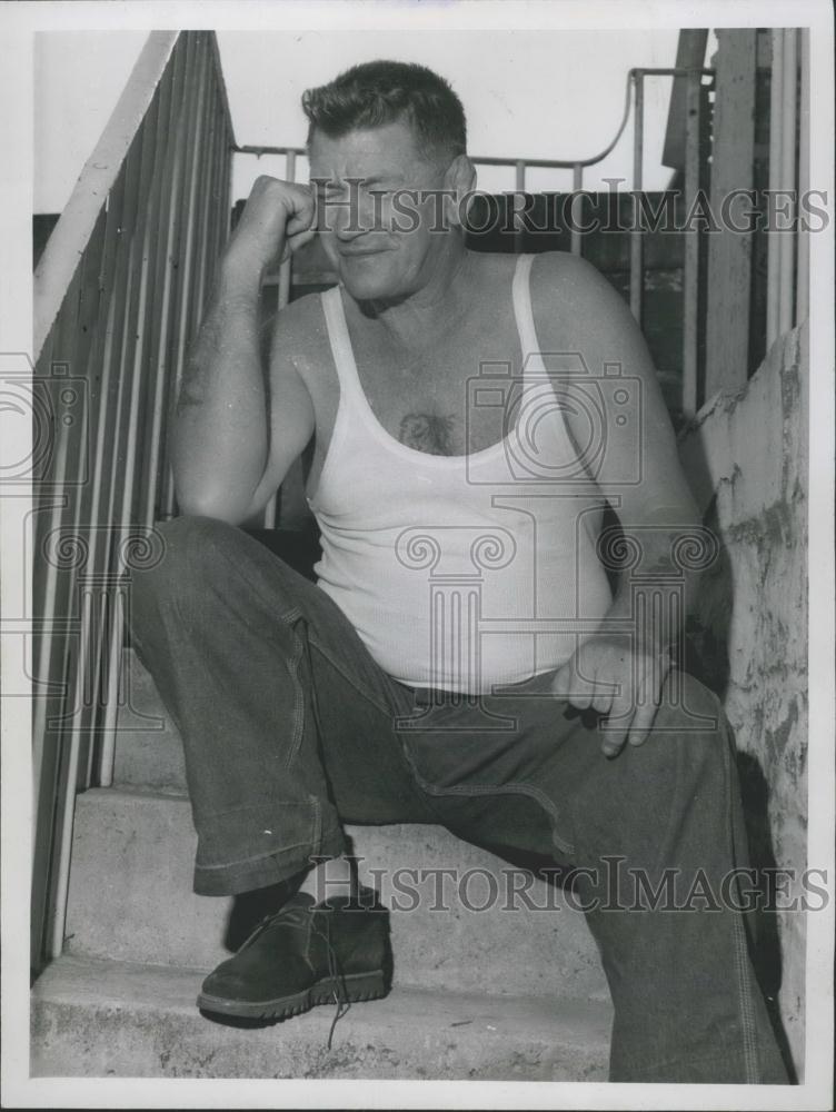 Press Photo Mr. Jackson Looks Distraught In A Stair Well - Historic Images