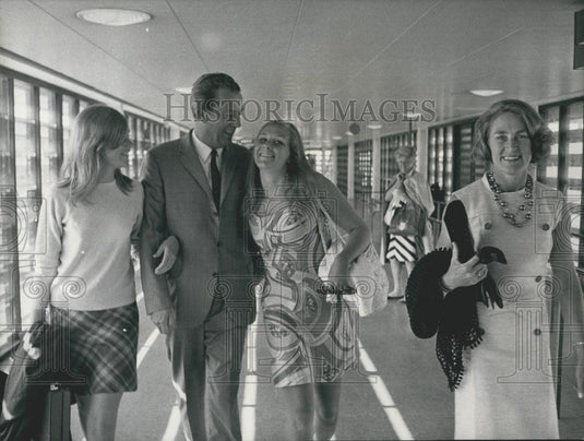 1967 Press Photo Danish UN ambassador Hans Tabor & Family in Copenhagen Airport - Historic Images