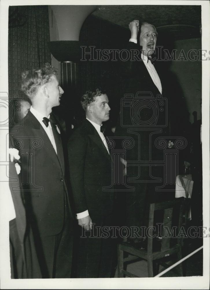 1956 Press Photo Conservative Harold MacMilland Speaking On Chair Meeting - Historic Images