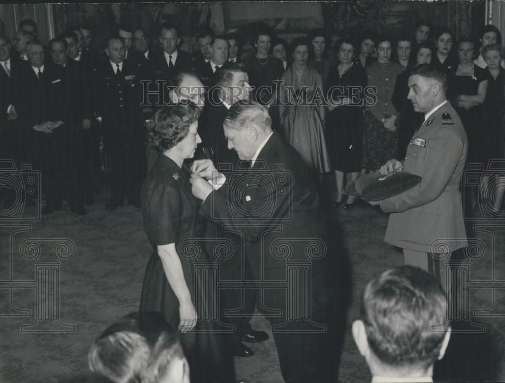 Press Photo French President Rene Coty, Mrs Rocagel, Legion D&#39;Honneur - Historic Images