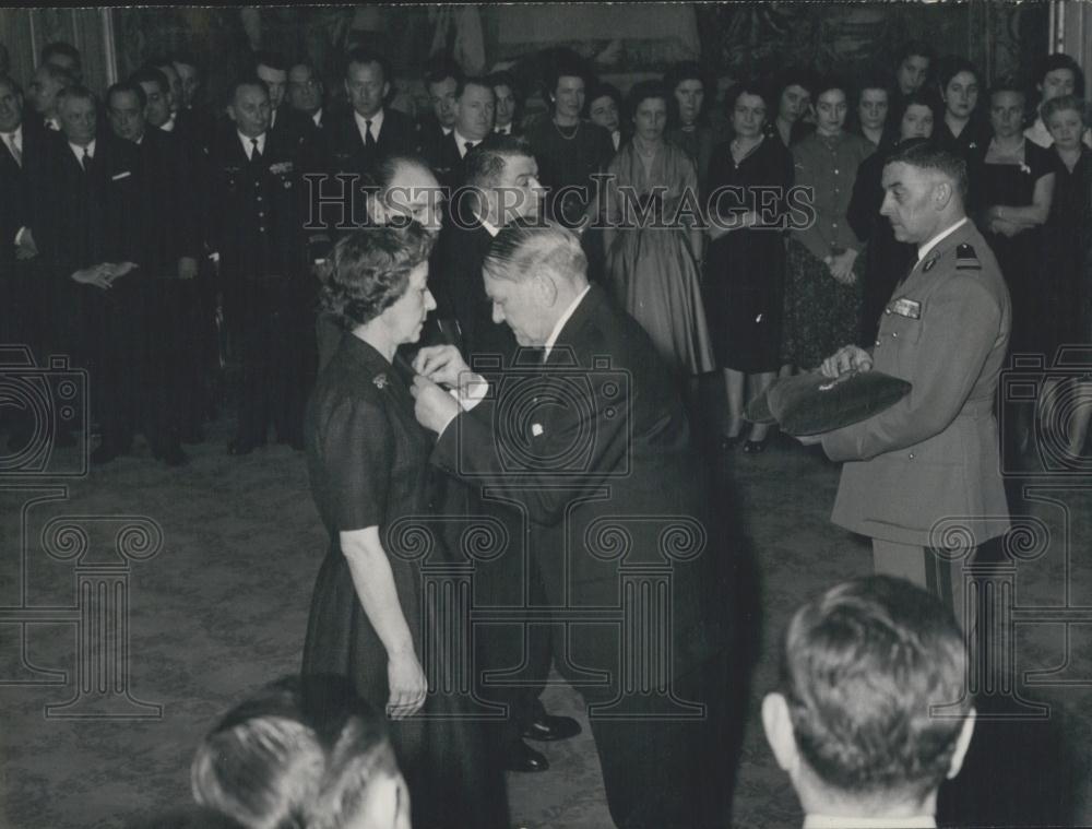 Press Photo French President Rene Coty, Mrs Rocagel, Legion D'Honneur - Historic Images
