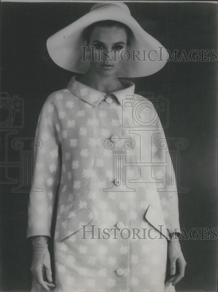 Press Photo Herles designed cocktail coat - Historic Images