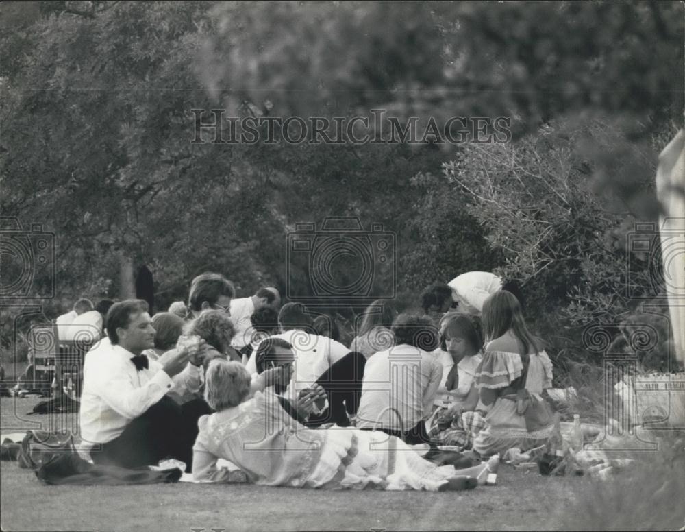 1969 Press Photo Glyndebourne Traditions Survive The Heatwave - Historic Images