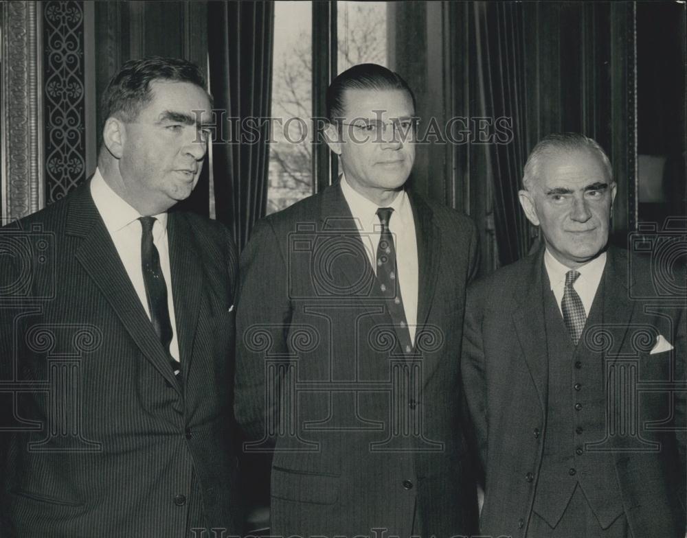 1965 Press Photo Robert McNamara, the American Defence Secretary - Historic Images