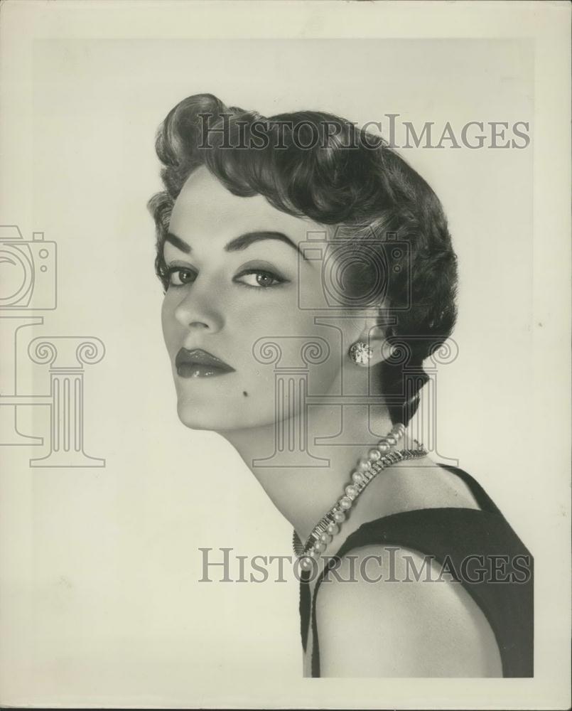 Press Photo Mamie Bangs, Hairstyle - Historic Images