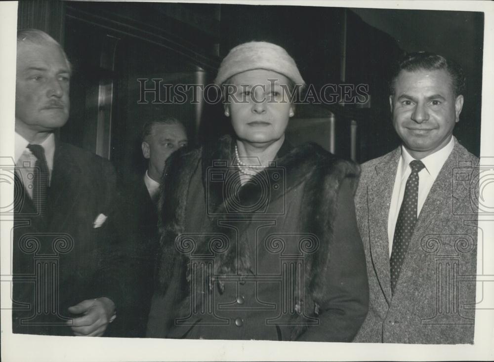 1957 Press Photo Mrs. Swinburn wife of one of the Briton&#39;s jailed in Cairo - Historic Images