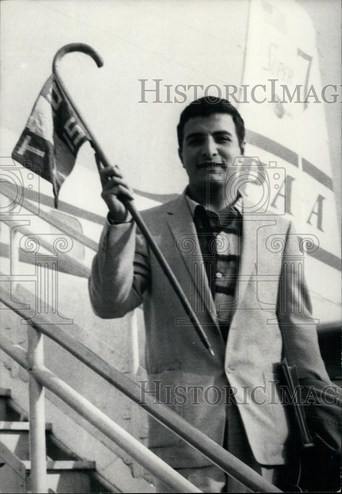 1958 Press Photo Paris Student Claude Medja After Completing Tour Around World - Historic Images